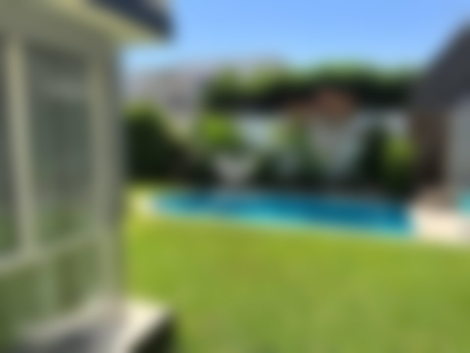 Villa 6 chambres à Bouskoura centre, grand jardin et volumes généreux