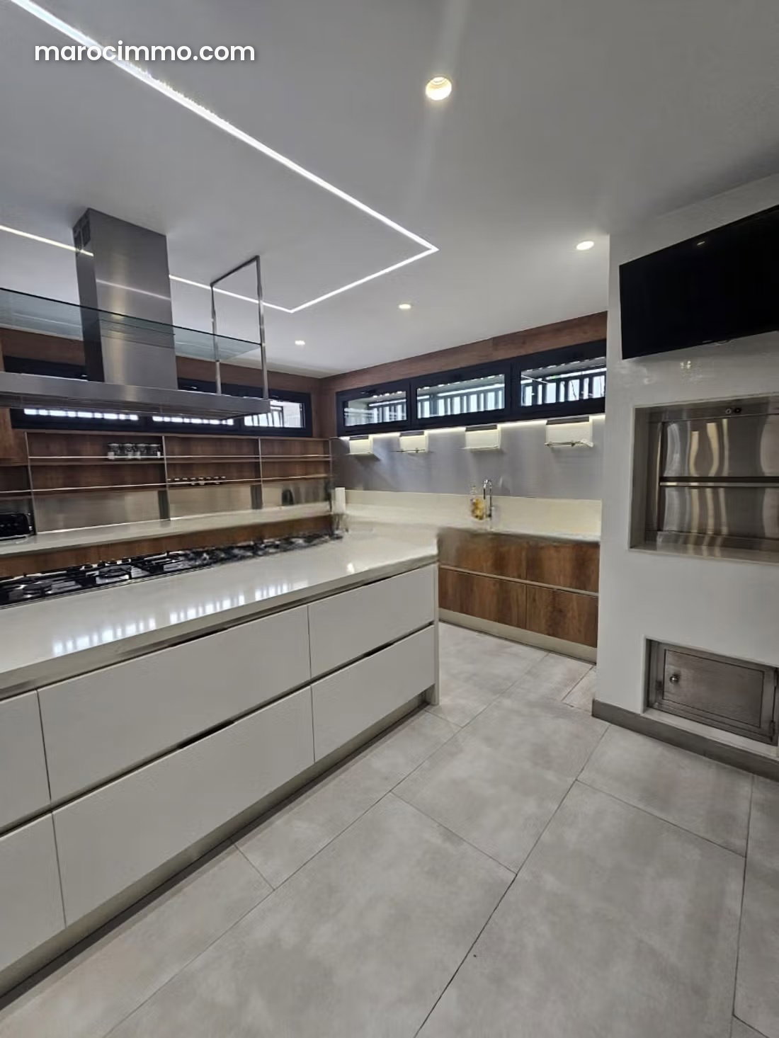Furnished 600 sqm villa with swimming pool and garden, Longchamps, Casablanca — Casablanca