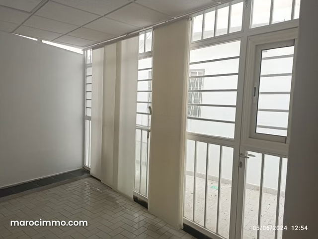 A louer un bureau professionnel bien agencé — الدار البيضاء