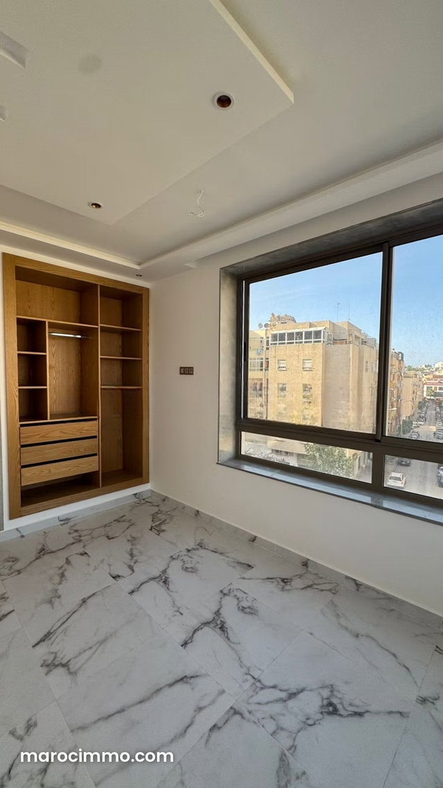 Superbe appartement à louer à Mister Khouch. 3 belles chambres. Porte blindée et résidence sécurisée — 4