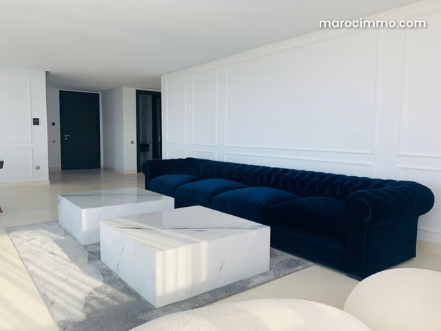 Luxurious Furnished Apartment FRONT SEA — 4