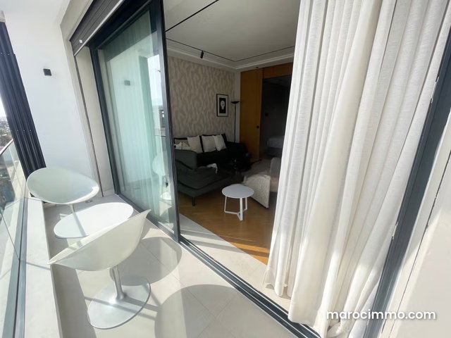 New Unoccupied Studio, Beautifully Furnished and Facing South — 4