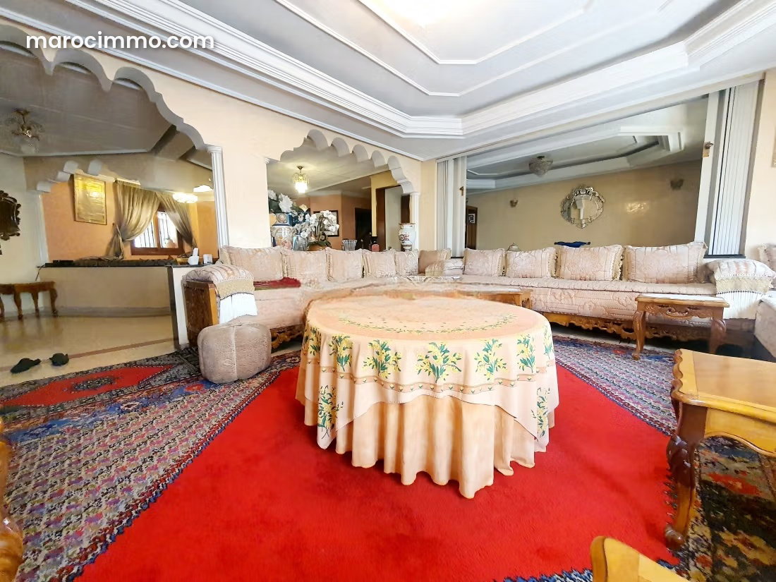 242 sqm Duplex, 4 Bedrooms, Terrace and Garden, Bourgogne, Casablanca — Casablanca