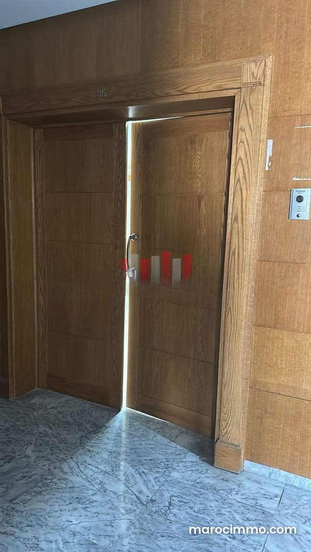 Plateau de bureau de 113 m en plein bld abdelmoumen aménagé et équipé a la location — 4