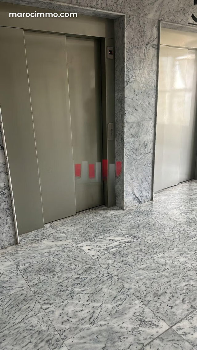 Plateau de bureau de 113 m en plein bld abdelmoumen aménagé et équipé a la location — 2