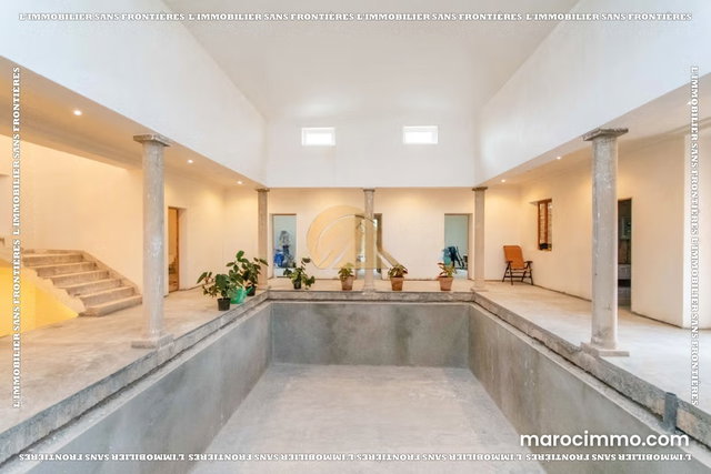Villa à vendre à Route d’Amizmiz km 40, Marrakech — 2 piscines — 260 m² — 3