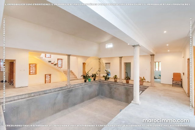 Villa à vendre à Route d’Amizmiz km 40, Marrakech — 2 piscines — 260 m² — 5