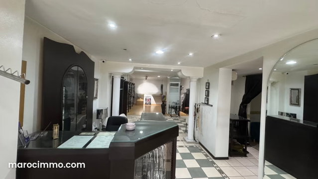 Vend local commercial sur Boulevard Bir Anzarane. Superficie 119 m² — 5
