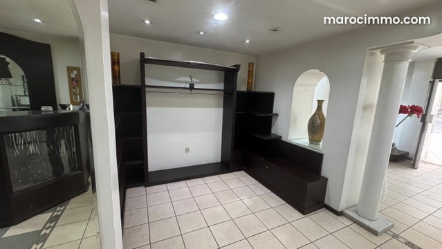 Vend local commercial sur Boulevard Bir Anzarane. Superficie 119 m² — 4