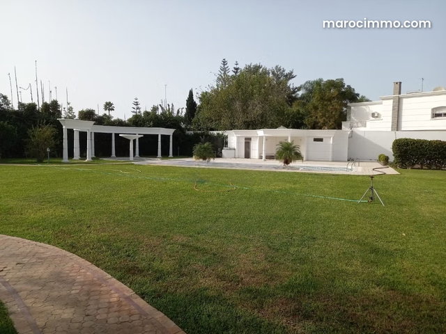 À Louer, Villa de prestige à usage de bureaux — 4