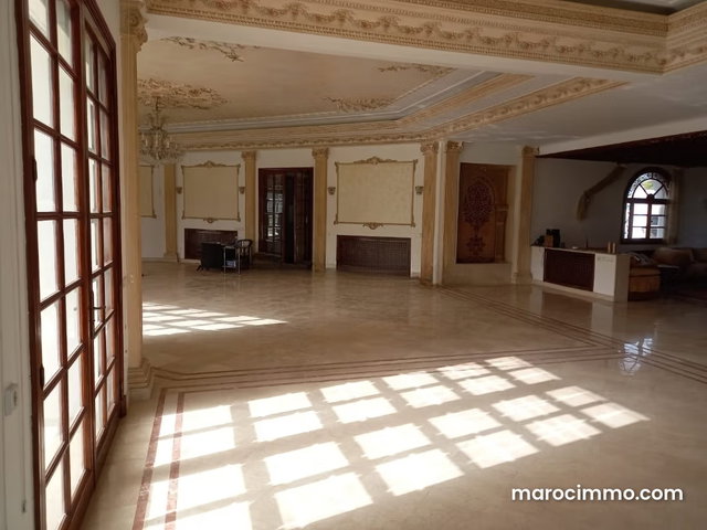 À Louer, Villa de prestige à usage de bureaux — 3
