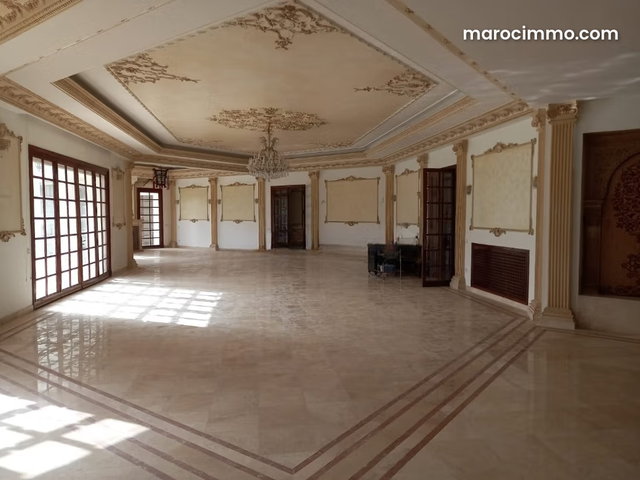 À Louer, Villa de prestige à usage de bureaux — 2