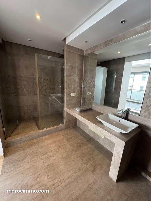 Beautiful 170m² apartment for rent, vacant in Gauthier — 3