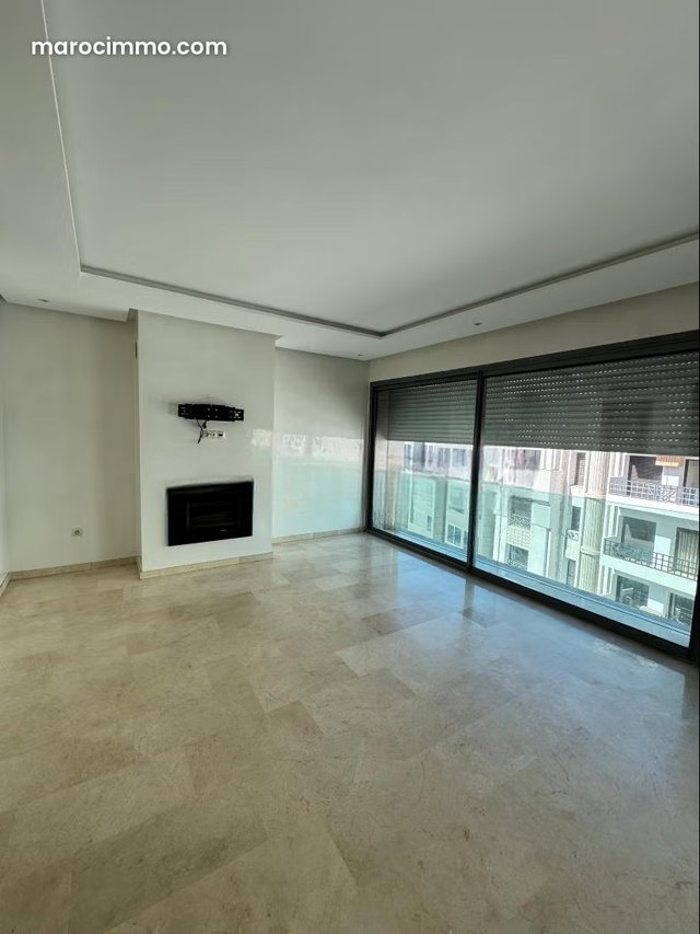 Beautiful 170m² apartment for rent, vacant in Gauthier — 2