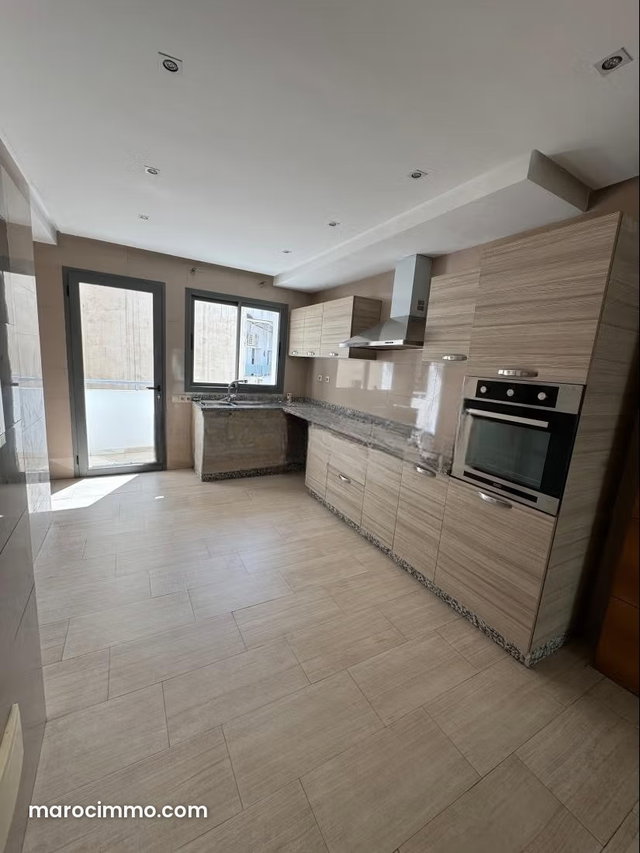 Beautiful 170m² apartment for rent, vacant in Gauthier — 4