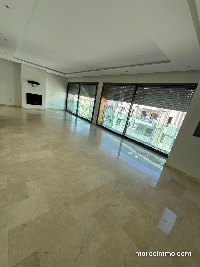 Spacious 170 sqm apartment with terrace in the heart of Gauthier — Casablanca