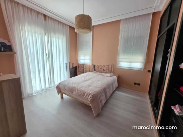 Villa t5 vide de 490m² – 4 chambres – piscine — 4