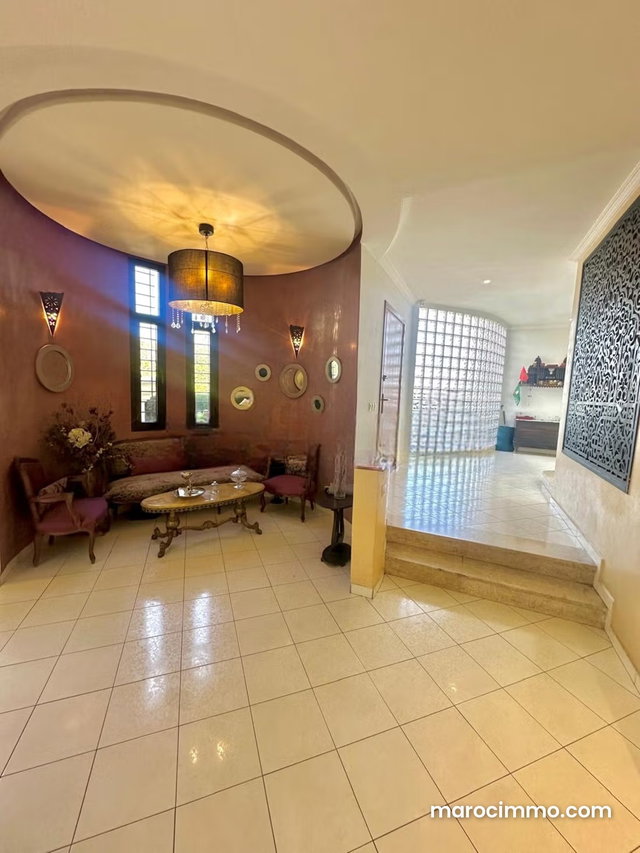 Beautiful villa for sale with garden — 4