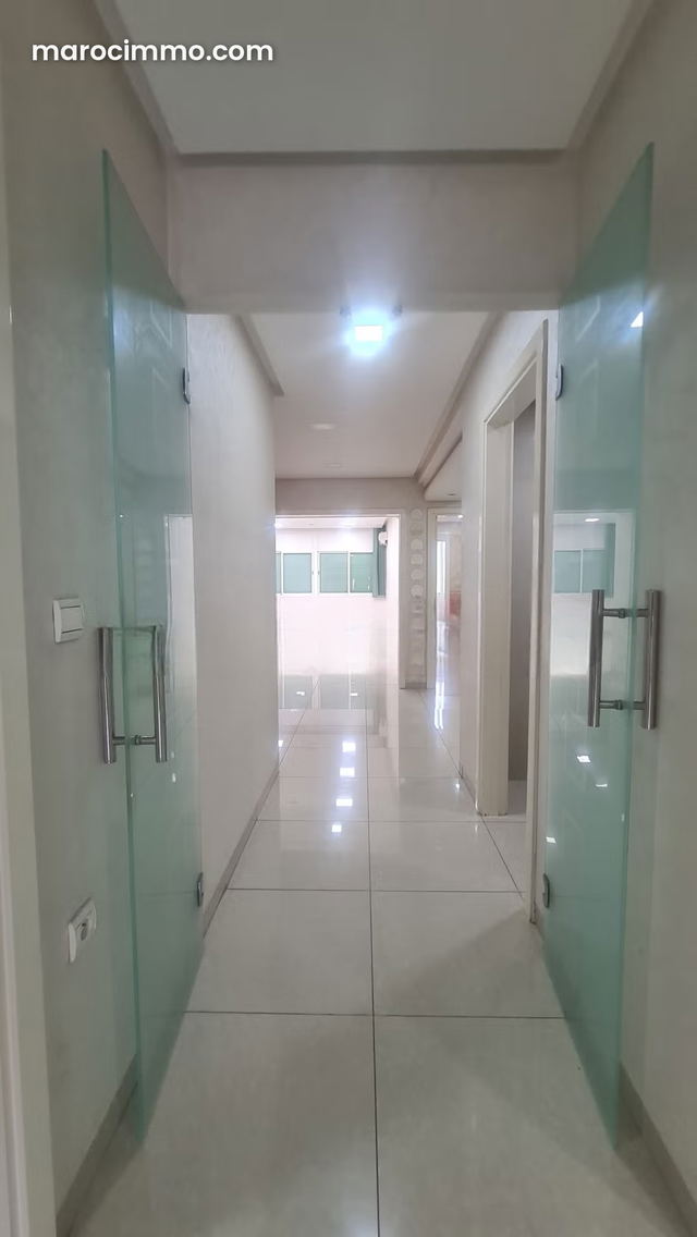 Bureau en location sur grande avenue Agdal — Rabat