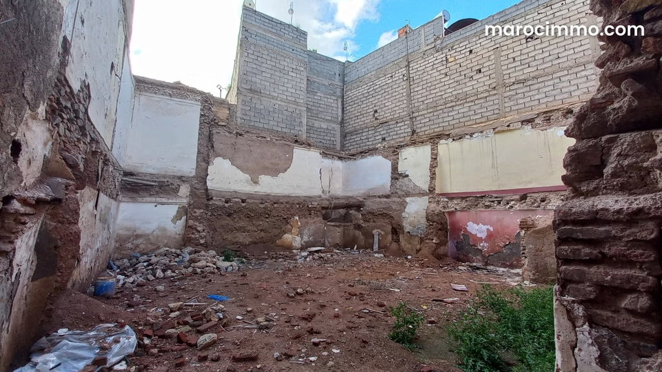BAB DOUKKALA près mosquée, terrain 140 m2