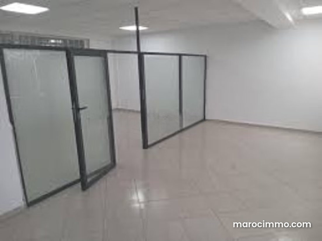 فضاء تجاري 1600 م² للكراء بحي ديور الجامع الرباط — الرباط