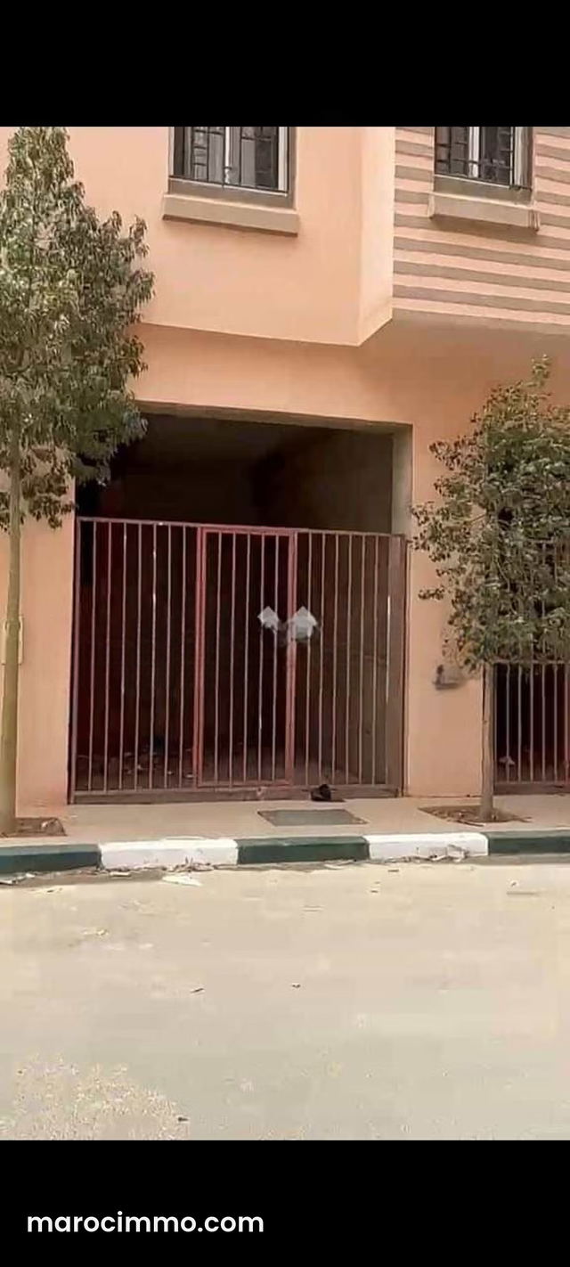Local commercial à Louer de 27.0 m² à Marrakech, M'Hamidi — Marrakech