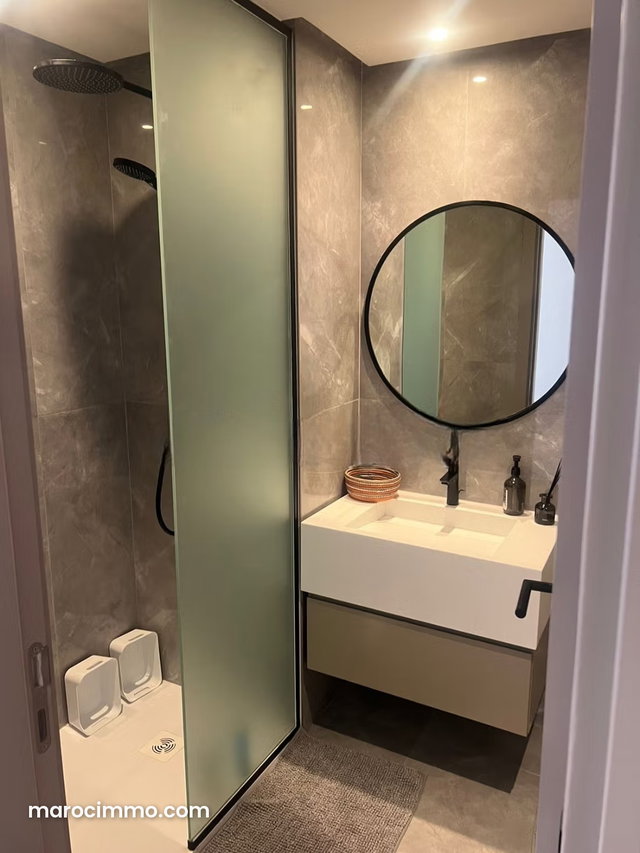 Beau studio à location avec piscine — 3