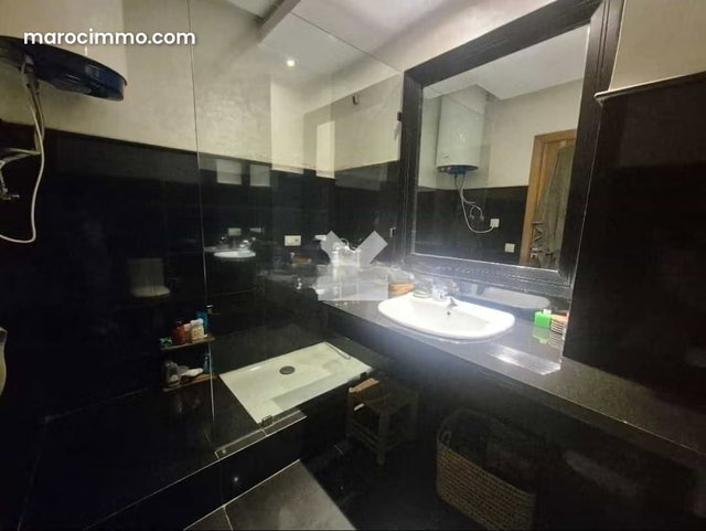 Appartement à Vendre de 183.0 m² à Casablanca, Hopitaux — 3