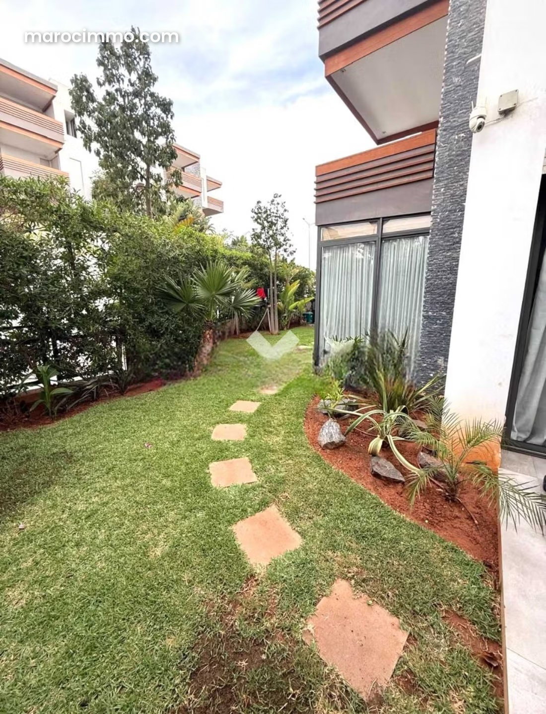 Grand appartement avec jardin et terrasse à Dar Bouazza — Dar Bouazza