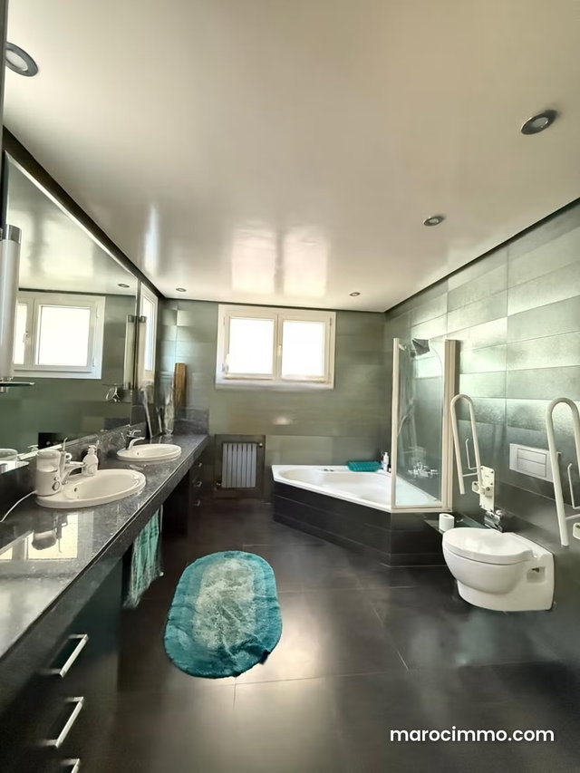 Beautiful Double-Faced Villa for Sale â Rare Opportunity on a Major Avenue — 4