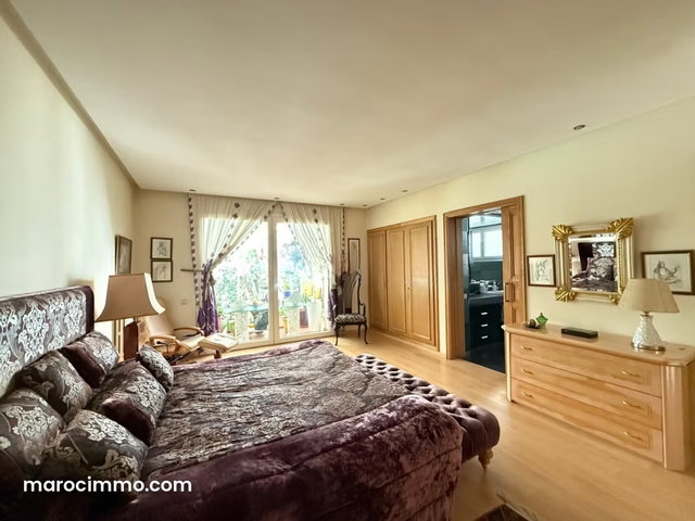 Beautiful Double-Faced Villa for Sale â Rare Opportunity on a Major Avenue — 2