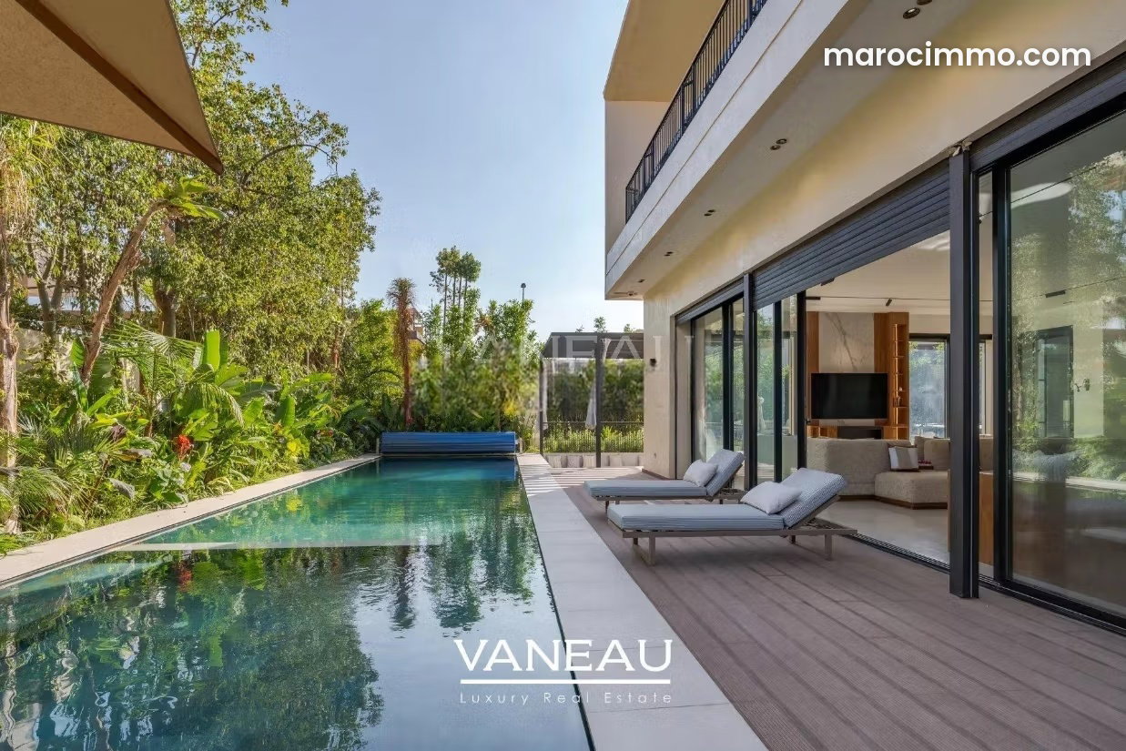 550 sqm Villa with 5 Suites, Pool and Golf Course, Route de Tahanaoute — Marrakesh