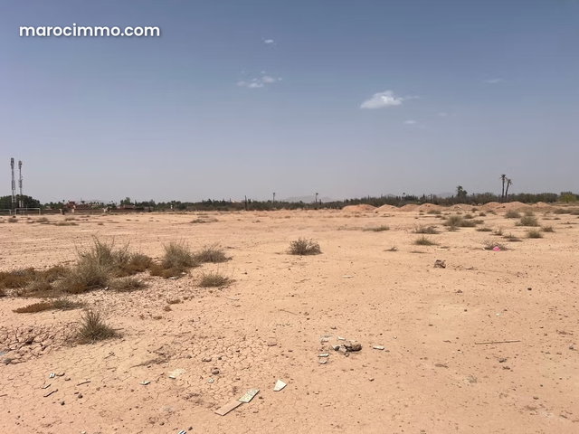 Beau terrain à la vente à bab atlas, Route de Fez. Surface de 1070 m² — 2