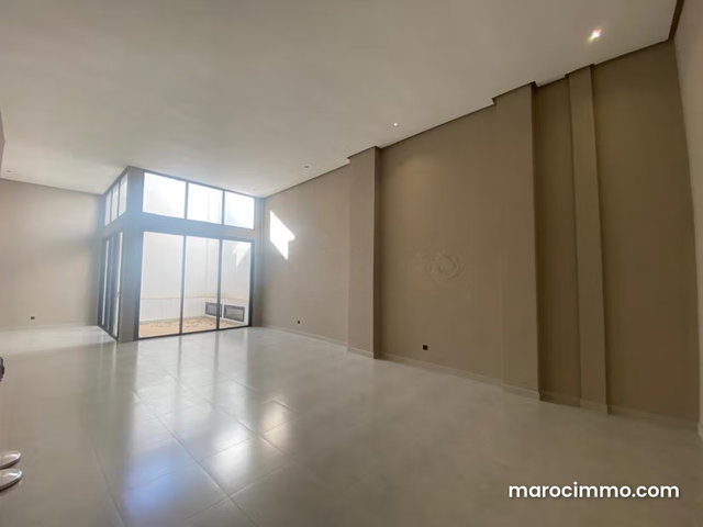 Plateau de bureau RDC 90m2 rond point Bachkou — 2