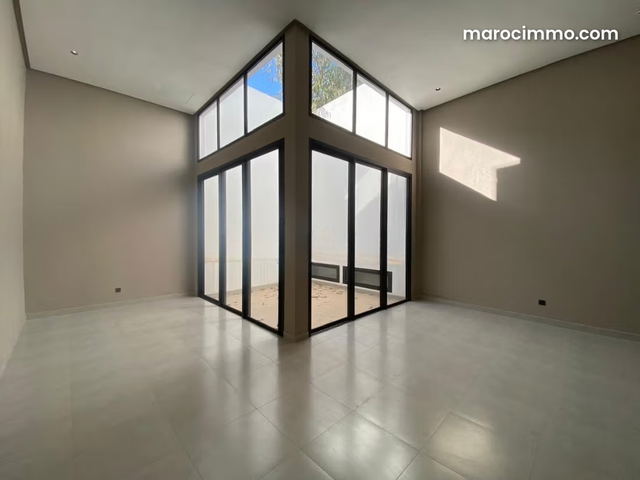 Plateau de bureau RDC 90m2 rond point Bachkou — الدار البيضاء