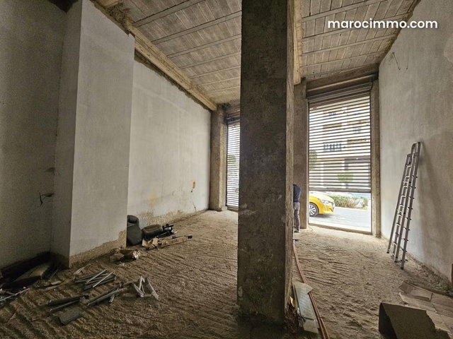 Magasin a louer av f. A. R 360m2 — 4