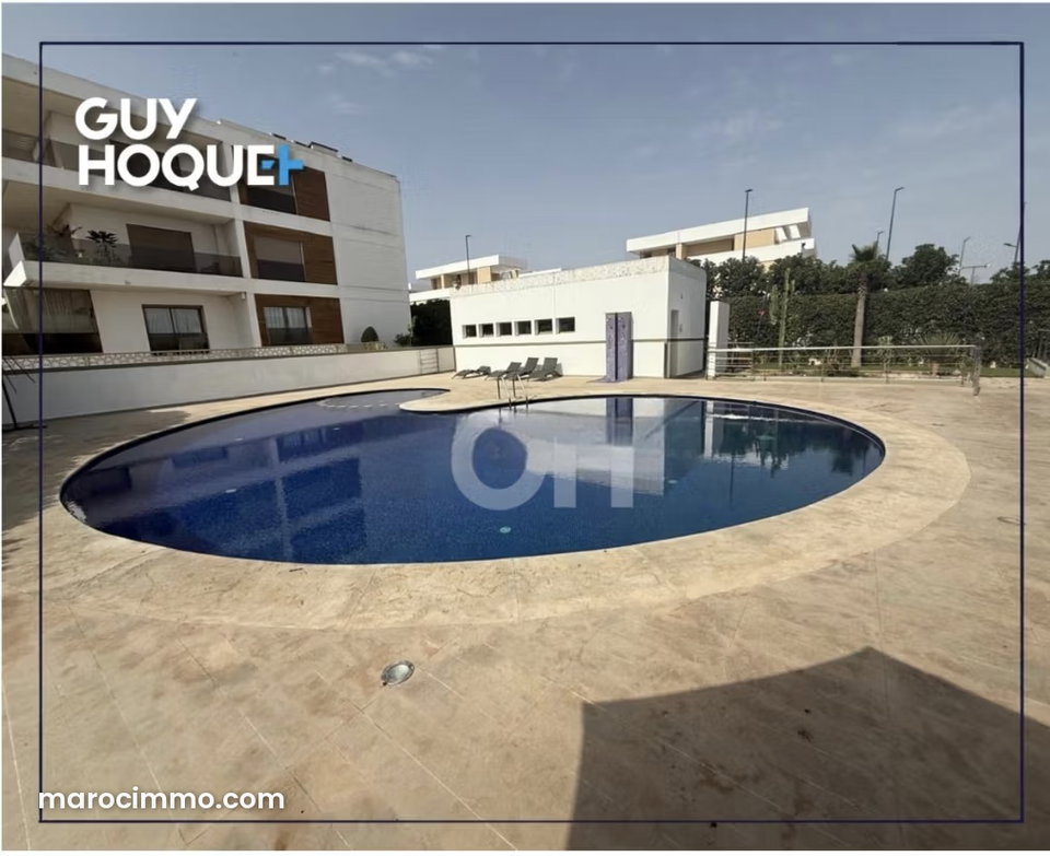 Opportunity in a residence with pool