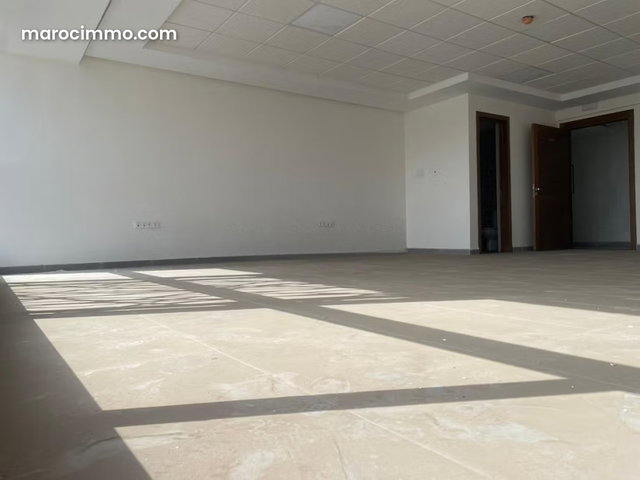 Plateau de bureau de 56m² à louer bien situé près de la place — 4
