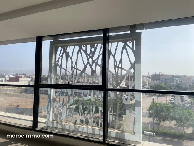 Plateau de bureau de 56m² à louer bien situé près de la place — 2