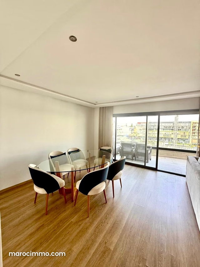 Luxurious Apartment with South-Facing Terrace — 5