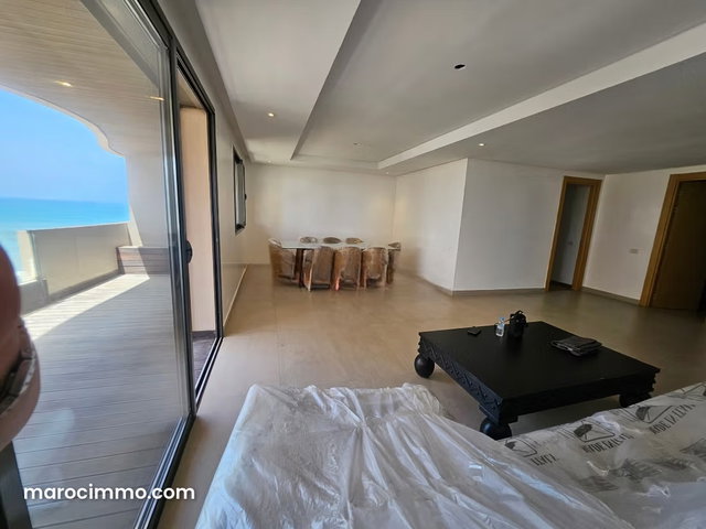 Bel appartement en location à Ain Diab Extension. 3 chambres. Système de parabole et résidence sécurisée — 4