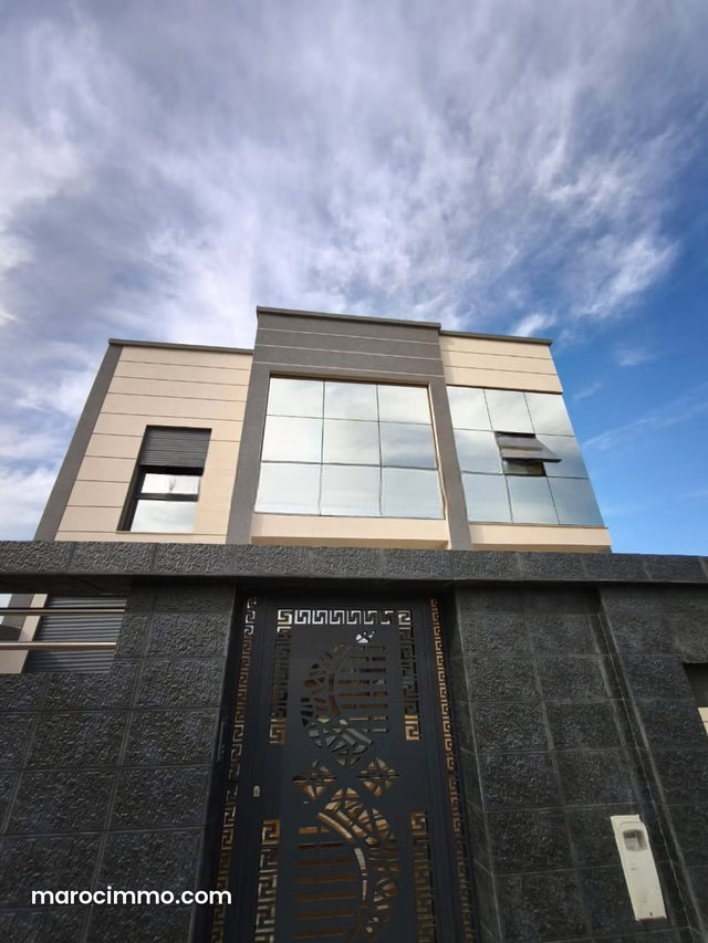 Luxurious Villa for Sale in Asilah. 4 Large Rooms. Typical Moroccan Living Room, Secure Residence — 5