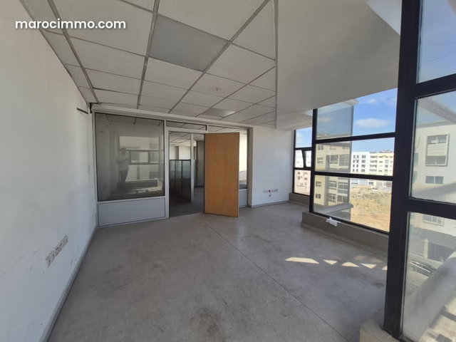 Offices for rent in Maârif. 300 m² space available. — 5