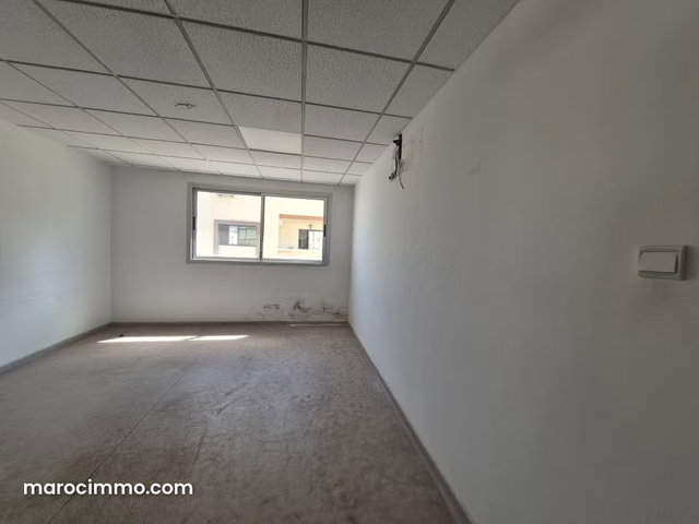 Offices for rent in Maârif. 300 m² space available. — 3