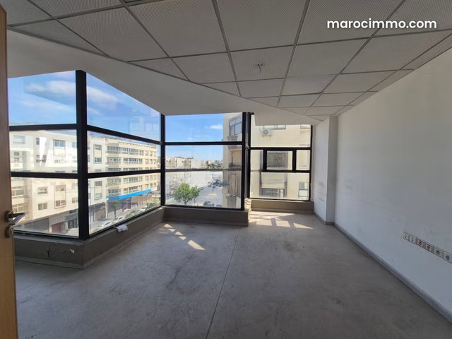 Offices for rent in Maârif. 300 m² space available. — 4