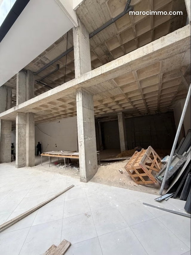 Beau local commercial en location à De La Plage. Surface de 520 m². Résidence avec concierge, climatisation générale — 4