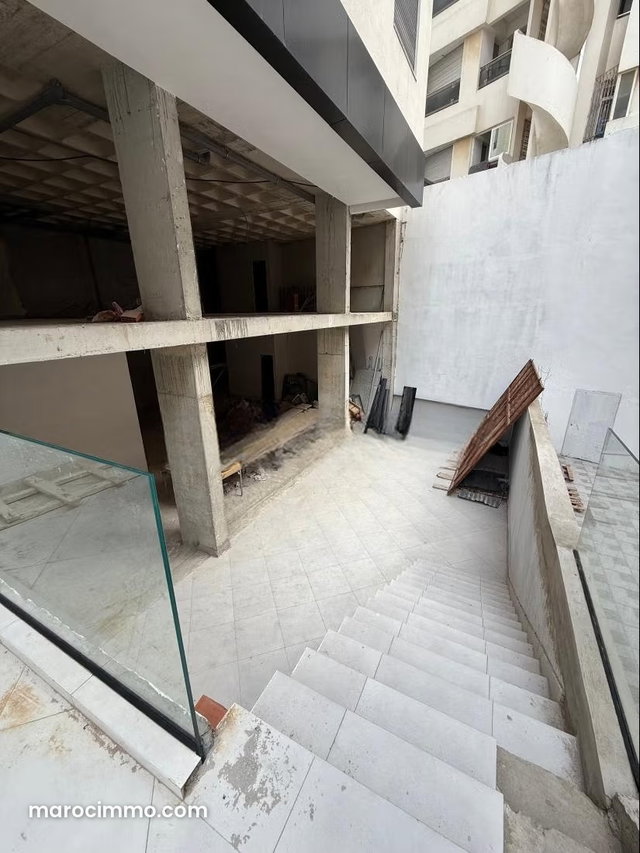 Beau local commercial en location à De La Plage. Surface de 520 m². Résidence avec concierge, climatisation générale — 5