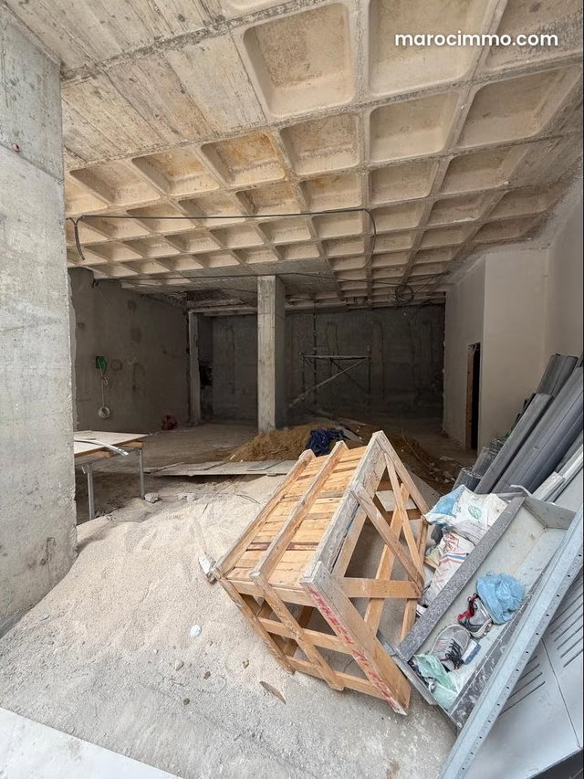 Beau local commercial en location à De La Plage. Surface de 520 m². Résidence avec concierge, climatisation générale — 3