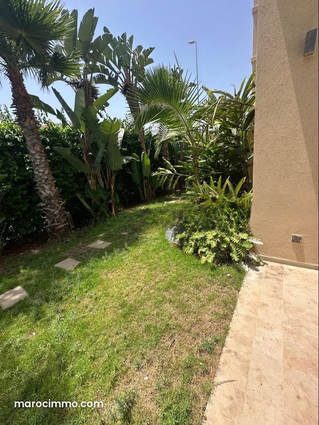 Maison de haut standing à vendre à Ain Diab. 3 chambres agréables. Double vitrage et chauffage central — 3