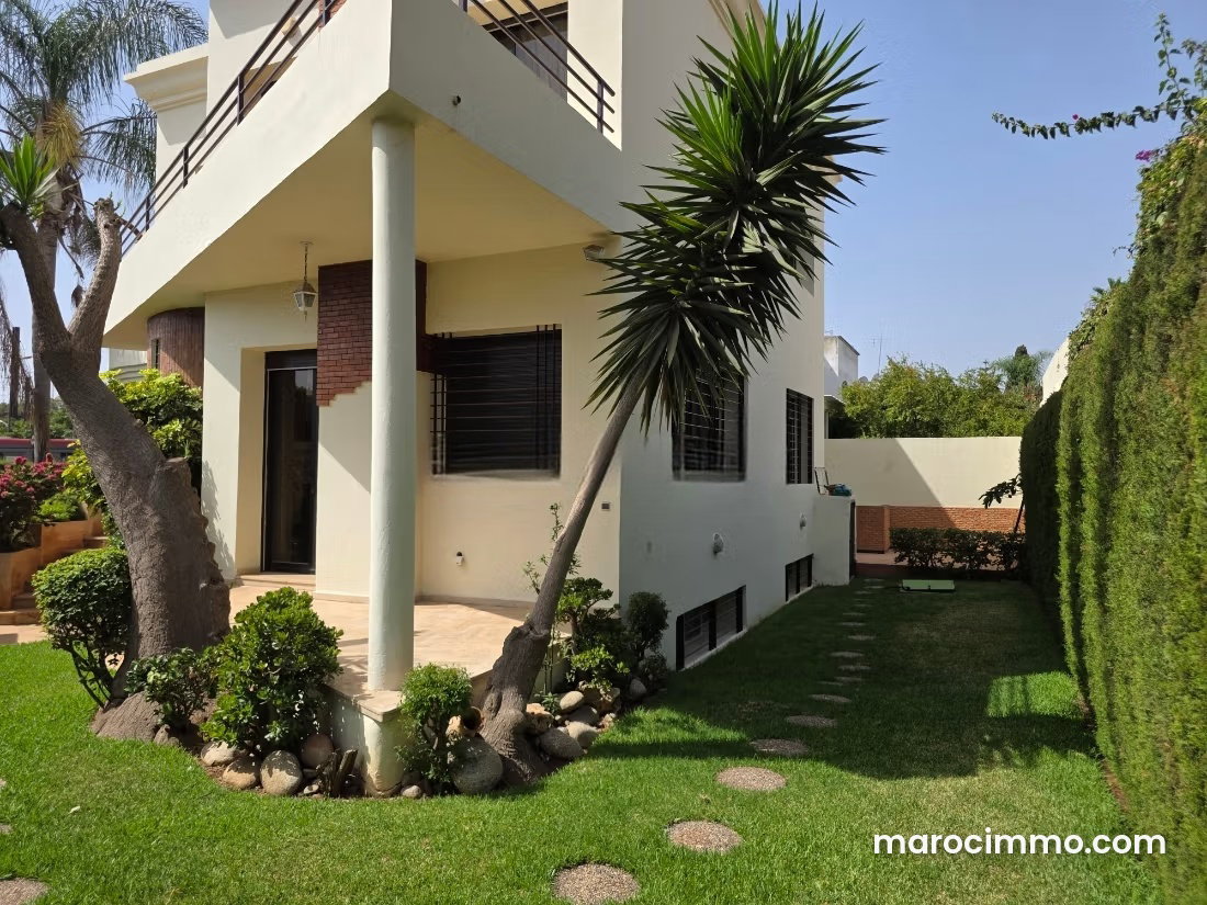 423 m² Corner Villa with Garden, Hay Laymouna, Casablanca — Casablanca